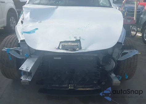 2025 Tesla Model Y Long Range Dual Motor All-Wheel Drive z USA, uszkodzony, nr VIN 7SAYGDEE0SA348668